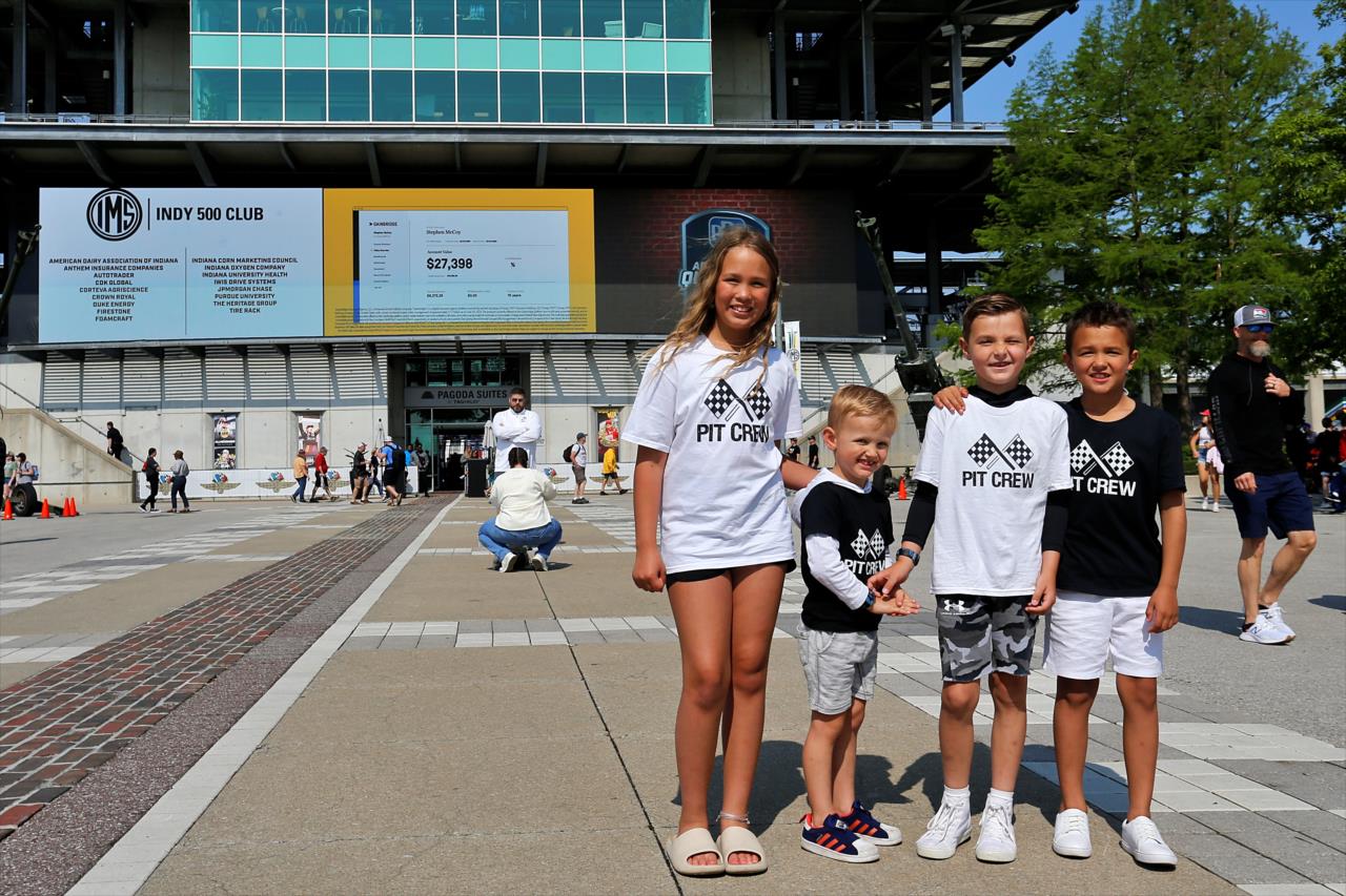 Fans - Indianapolis 500 Qualifying Day 1 - By: Paul Hurley -- Photo by: Paul Hurley